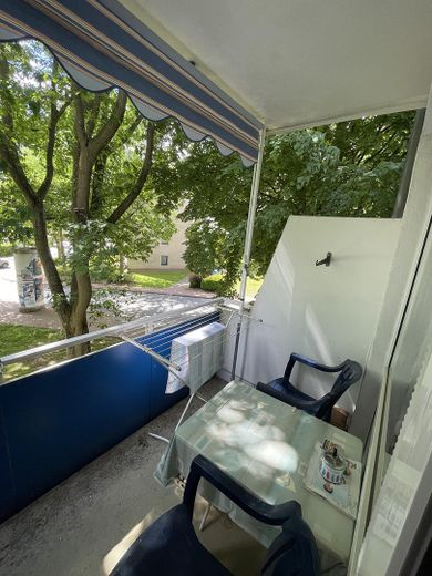 شقة استثمارية مؤجرة - باد هومبورغ - 3.5 غرف مع مطبخ وحمام وشرفة – Balkon