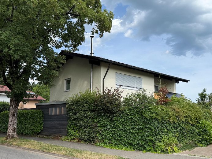 Großzügiges Einfamilienhaus in Top Lage von privat zu verkaufen – Foto 1