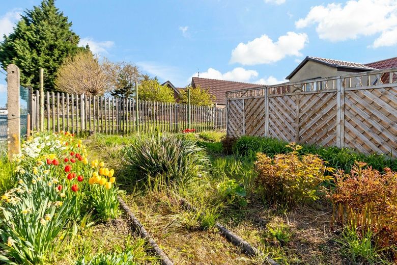 Raus aufs Land! Einfamilienhaus in Neehausen – Beet