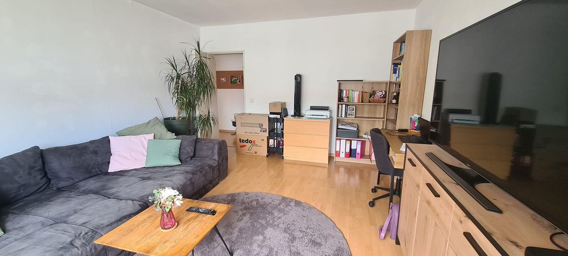 Світла 2-кімнатна квартира з кухнею в Salzgitter-Lebenstedt — вільна з 15.08. – Wohnzimmer Bild 1