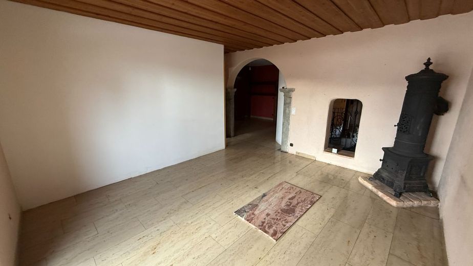 Viel Platz aufgeteilt in 2 Eigentumswohnungen in Chiemseenähe – EG Wohnzimmer