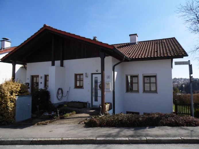 Spaziosa casa a schiera di testa, ammodernata con materiali di alta qualità, parzialmente arredata – Ansicht Nord DHH
