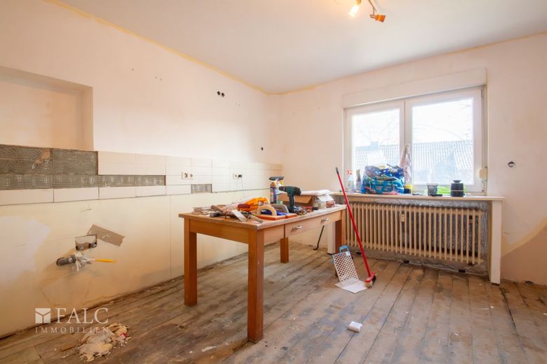 Handwerker aufgepasst - 2 Häuser zum Preis von einem! – Küche