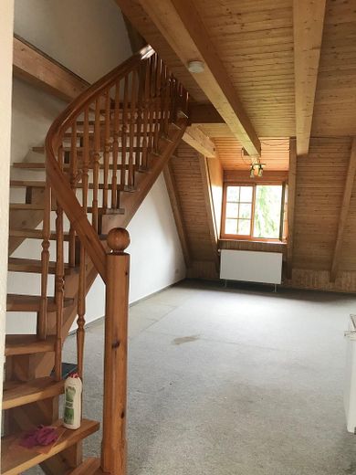 Stylowy apartament dwupoziomowy w Mirow – Maisonette-Treppe