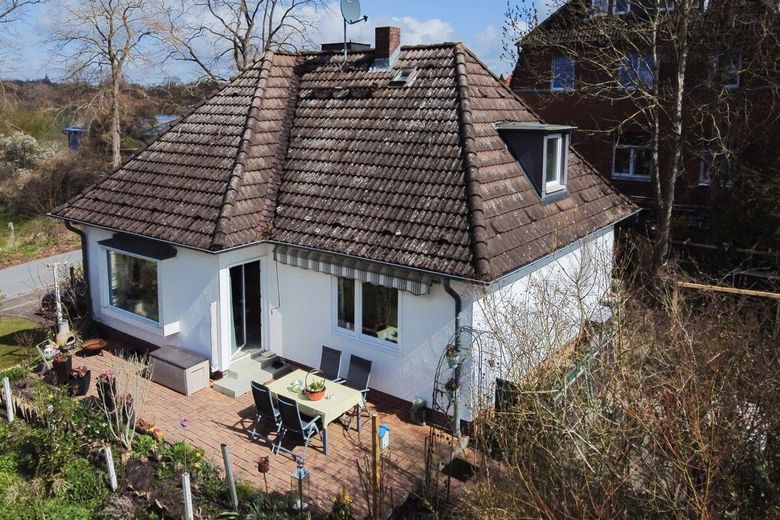 Herz für Ruhe: Vollkeller, Tiefgarage, Heimat! – Luftaufnahme