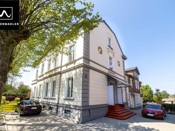 Stilvolle Etagenwohnung in denkmalgeschützter Fabrikantenvilla – Wohnen mit Charakter – Foto 1