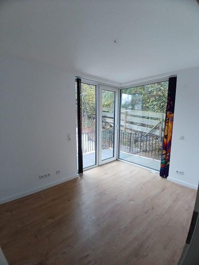 Luxuriöse Neubau-Immobilie in Naturnähe: Modern, lichtdurchflutet und vielseitig – Schlafzimmer 1- OG