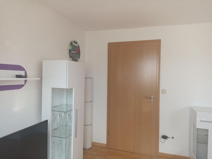 Ruhige 3-Zimmer DG-Wohnung – Wohnzimmer