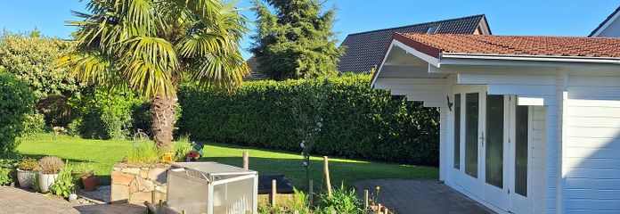 Garten mit Gartenhaus