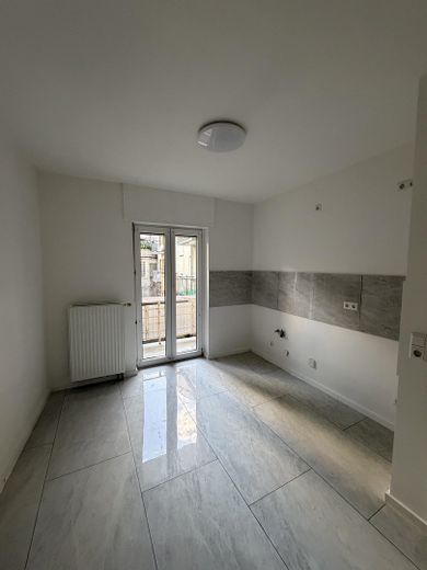 Renovierte 4-Zimmer-Wohnung mit Balkon – Foto 8