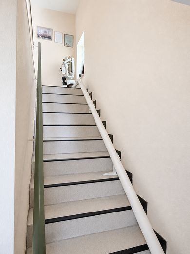 Treppenhaus mit Treppenlift