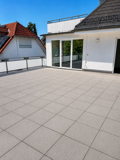 Lichtdurchflutete Dachterrassenwohnung in bester Lage – Foto 1