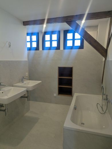 Obertraubling'de tekil tarihi eser statüsündeki sıra ev – Bad mit Dusche 2 WB und WC