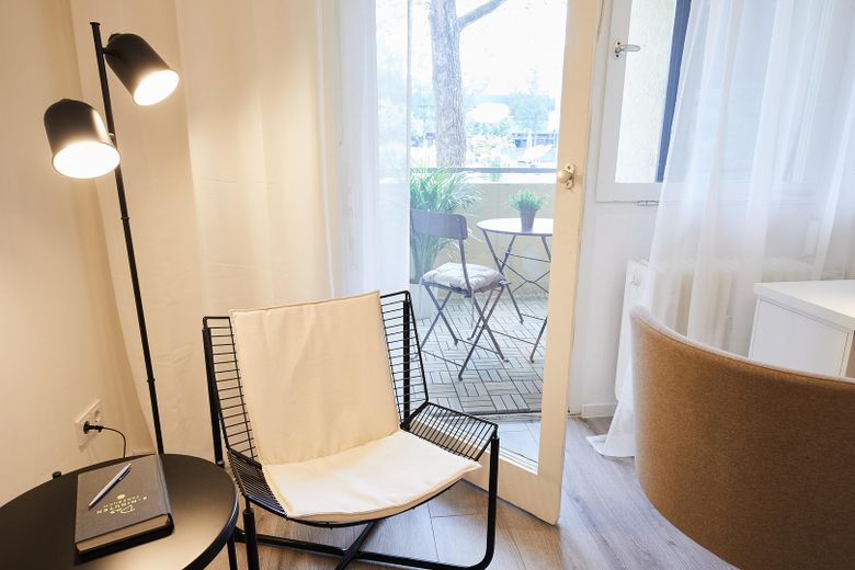 Mehrere hochwertige WG-Zimmer in frisch sanierter Wohnung - Erstbezug – gemütliche Leseecke (Z1)