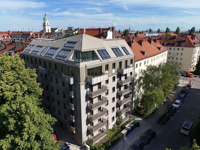 Energetisch saniertes Haus - Ruhige 2,5-Zimmer Wohnung im Hochparterre in der Maxvorstadt – Haus