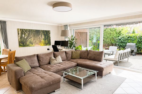 Haus-im-Haus-Charakter mit 30m² Terrasse in ruhiger Lage in Hamburg-Bramfeld