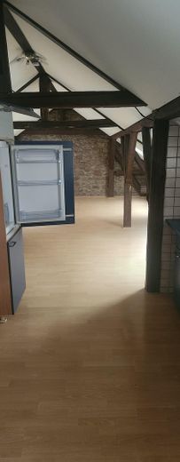 Küche mit Blick ins Wohnzimmer