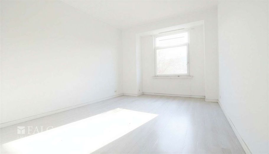 Renditeobjekt Marxloh - MFH mit 912 m² Wfl., sanierungsbedürftig – Schlafzimmer 2OG - (KI generiert)