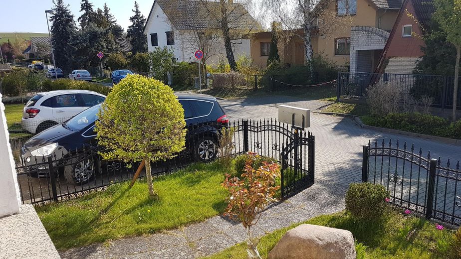 Vorgarten mit Blick Gartentür
