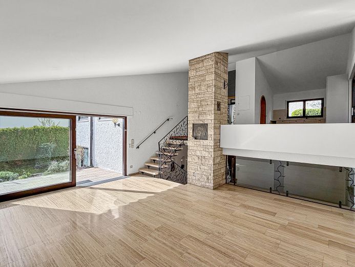 Heilbronn-Ost Bestlage: Architektenhaus mit Einliegerwohnung & Garten – Wohnzimmer