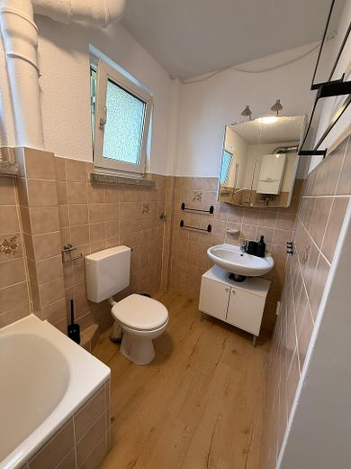 Möblierte 1-2 Zimmer in WG inmitten der Mainzer Neustadt – sofort beziehbar – Badezimmer