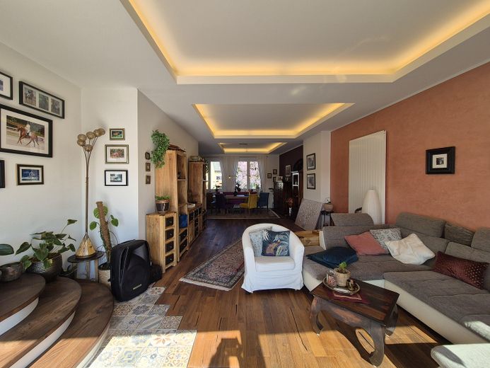 Ruim woonjuweel met onbelemmerd panoramisch uitzicht op de Moezel op een toplocatie – Wohnzimmer