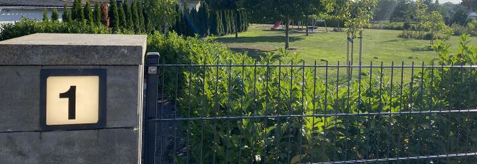 Einfamilienhaus mit großem, gepflegtem Grundstück – provisionsfrei von privat – Blick in den Garten