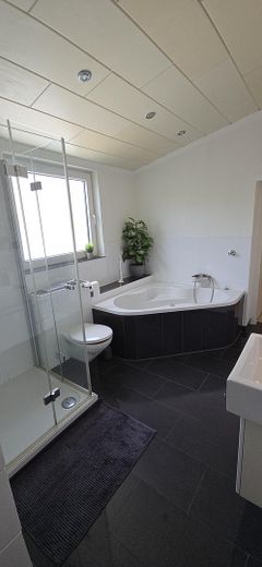 Whirpool Eckbadewanne
