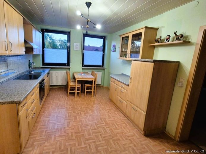 RESERVIERT Vielseitiges Wohn- und Geschäftshaus mit Einliegerwohnung auf großzügigem Grundstück in Pullenreuth – VUB0002334-6