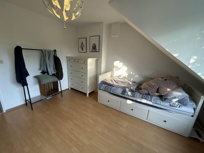 Helle 2-Zimmer Whg, bezugsfrei, im Komponistenviertel, provisionsfrei – Großes Zimmer