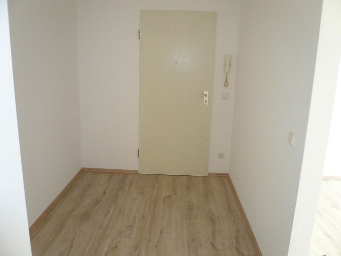 Schöne Apartment Wohnung mit Balkon in Heiligenhaus zu vermieten – Flur