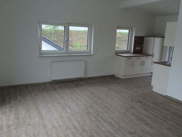 Lichtdurchflutete und neu gebaute 2-Zimmer Wohnung mit Terrasse und EBK, ohne Courtage - Nr. 15 – Wohnen / Essen / Kochen 2