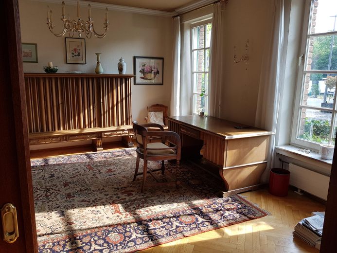 Großzügiges Haus in bester Wohnlage in Köln-Müngersdorf provisionfrei von Privat – Wohnzimmer