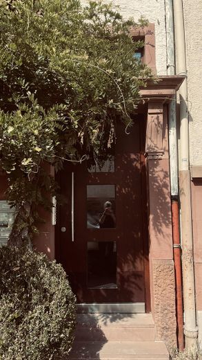 Helle Maisonettewohnung in Frankfurt am Main – Bornheim – Hauseingang