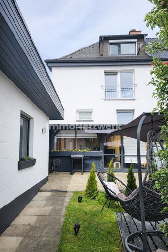 ***Willkommen in Ihrem neuen Zuhause - Familienidylle in Top-Lage von Wunsiedel*** – Rückseite Fassade Gartenansicht
