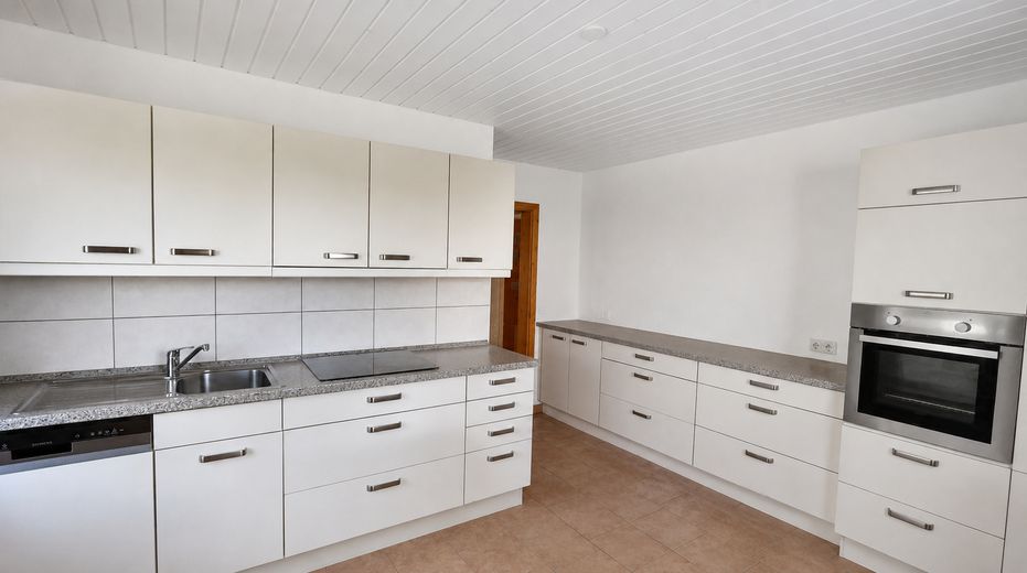 Apartamento de 3 habitaciones en Salem-Beuren | renovado antes de la ocupación | 79 m² | plaza de aparcamiento – Küche renoviert