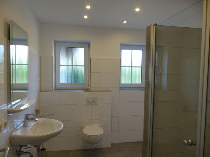 Nun noch Günstiger  Traum- Eigentumswohnung, EG, 5 Zimmer, 2 Bäder, Terrasse,  Garten, Einzelgarage, – 2. Bad