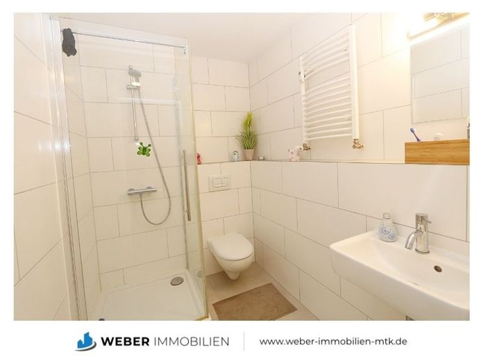 +++ LUFTIGE und GEPFLEGTE Wohnung in unmittelbarer WALD Nähe +++ – modernes Badezimmer Bild 2