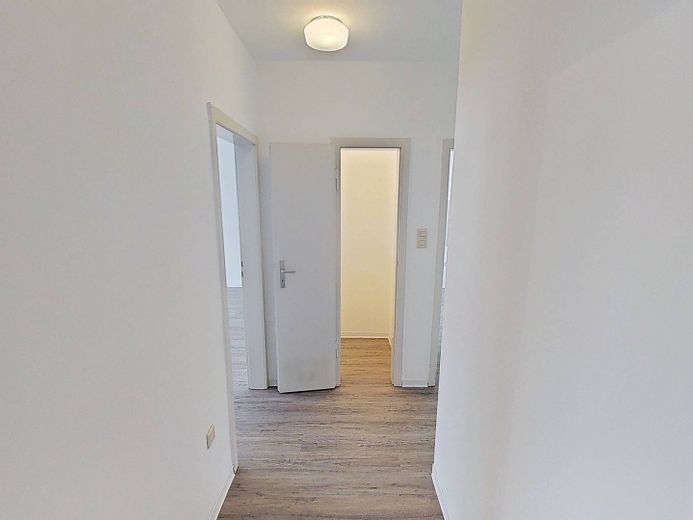 Perfekt für Paare oder eine kleine Familie: Gemütliche 3-Zimmer-Wohnung mit BALKON – Flur
