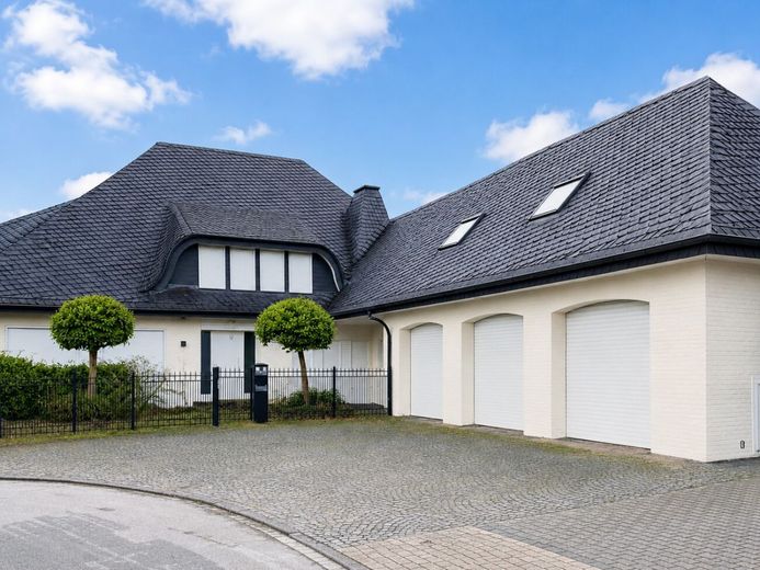 Viel Platz für die ganze Familie in begehrter Lage von Verl - mit Schwimmbad und viel Potenzial – ChatGPT Image 1. Juli 2026, 10_14_46
