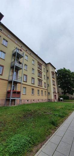 Großzügige 2-Zimmer mit Laminat, Balkon und Wannenbad in zentraler Lage! – 20200611_121501