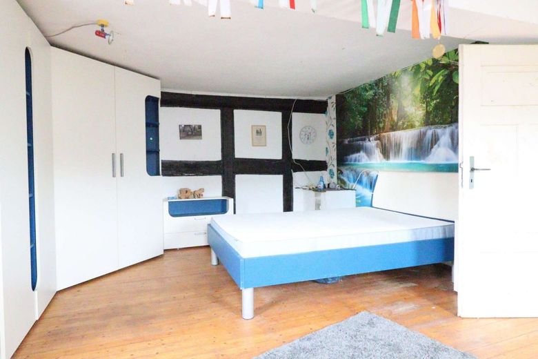 WRS Immobilien - käuferprovisionsfrei - Einfamilienhaus mit großer Scheune - Pelletheizung + Solar – Kinderzimmer 2