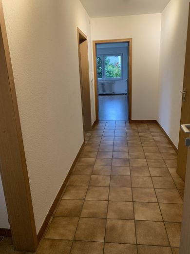 2-Zimmer Erdgeschoss-Wohnung Filderstadt – Flur Blick Richtung Wohnzimmer