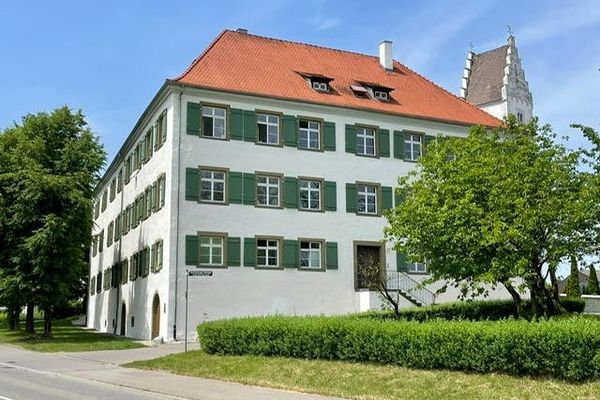 Wymarzone mieszkanie dla singli: urok zabytku spotyka nowoczesność – zamek Hirschlatt
