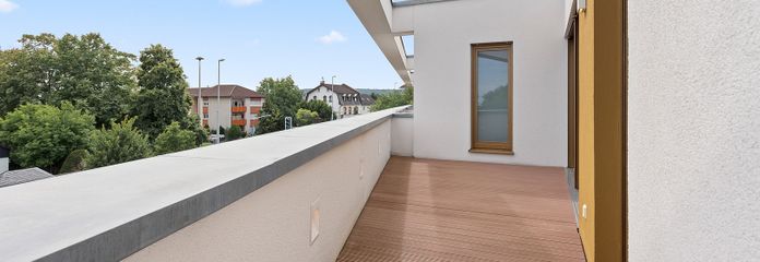 Exklusives Einfamilienhaus mit hochwertiger Ausstattung, 2 PKW Stellplätzen und kleinem Garten – Dachterrasse im DG