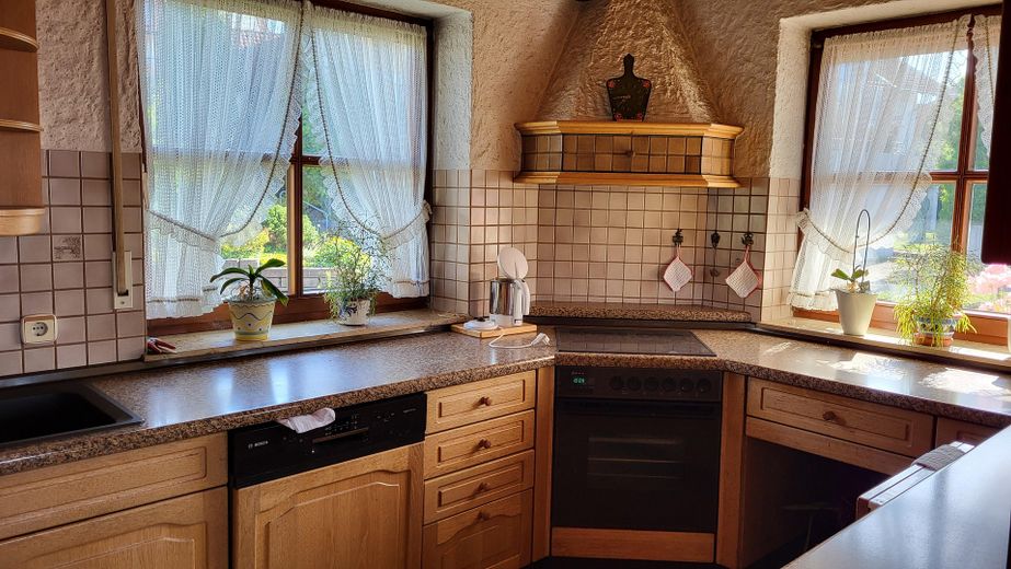 Wohntraum mit Panorama: Großzügiges Ein- bis Zweifamilienhaus in Dornstetten – Foto 5