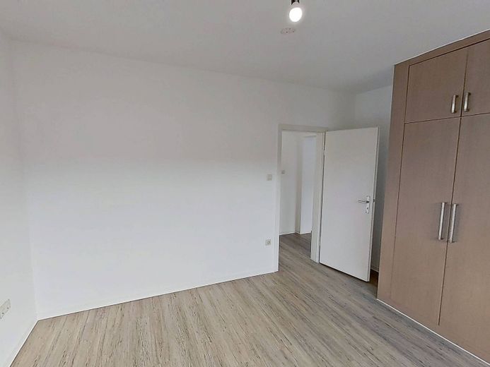 Komfortabel ausgestattete 4-Zimmer-Wohnung mit BALKON – Ansicht II: Schlafzimmer I