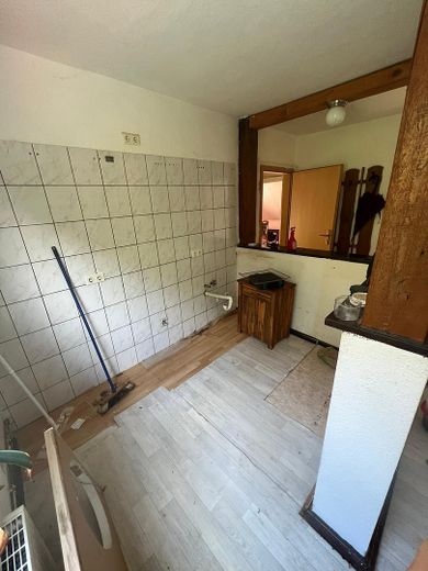 2-Zimmer-Wohnung in Goslar/Oker günstig für Selbstgestalter – Ansicht Küchenzeile