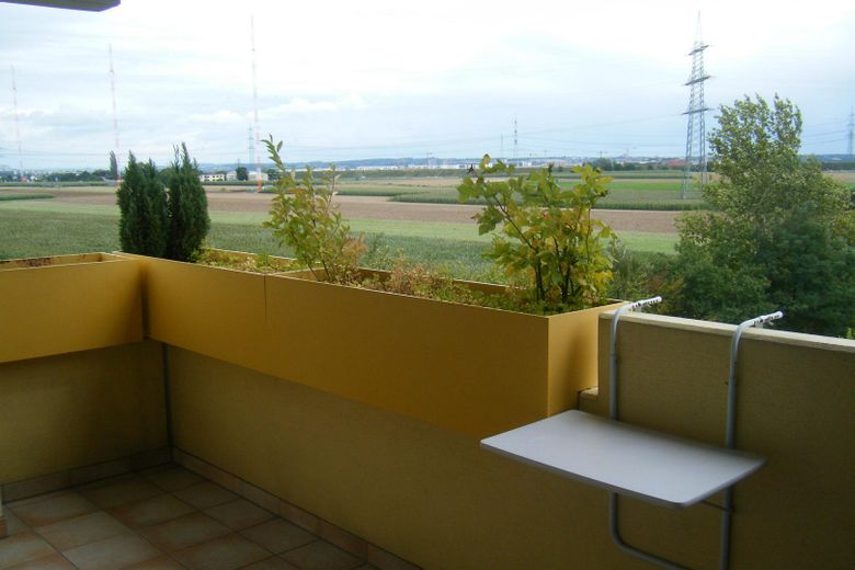 100 m² | Provisionsfrei | Dachgeschoßwohnung | Weitsicht über Felder und Wiesen – Balkon