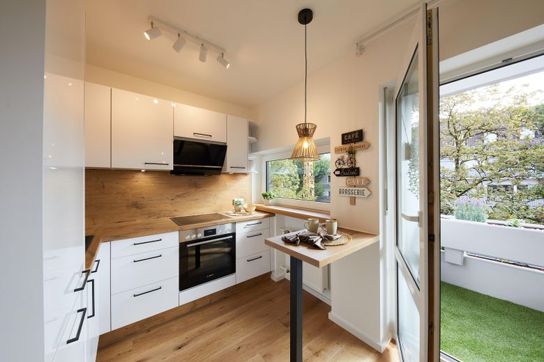 Top renoviertes und vollständig eingerichtetes Apartment in bester Schwabinger Lage - provisionsfrei – Einbauküche +Tresen